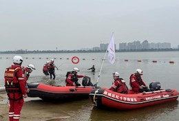市红十字会开展水上巡航应急救援演练